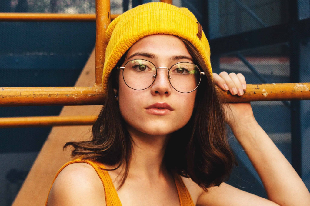 Os melhores modelos de óculos para reviver o estilo dos anos 70