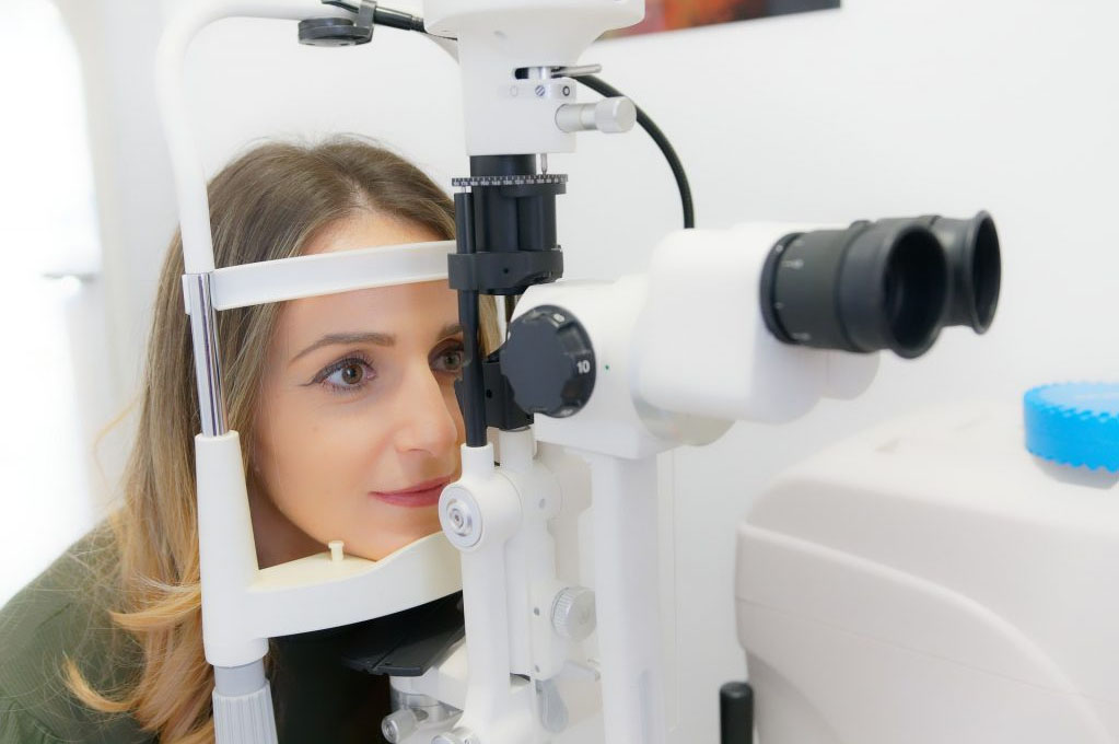 Oftamologista alerta sobre os problemas de visão mais comuns entre as mulheres